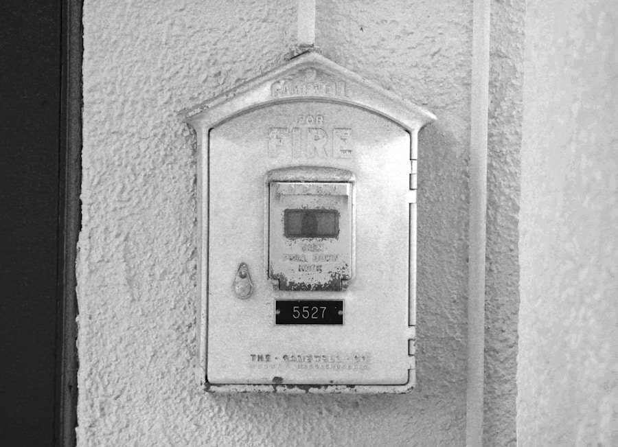 Photo "How Do I Know if My Security System is Compatible with My Smart Thermostat?"