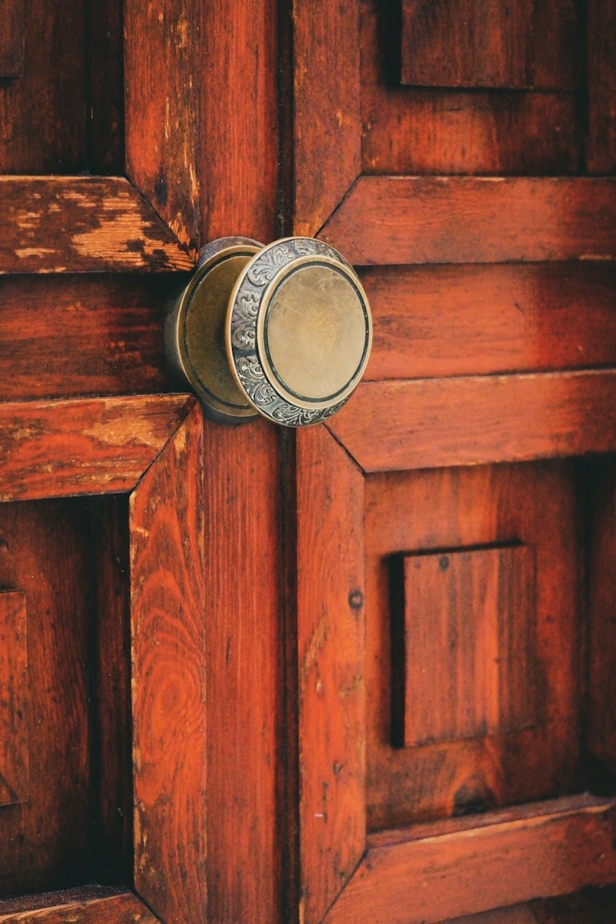 Photo "How Do I Know if My Security System is Compatible with My Smart Door Lock?"