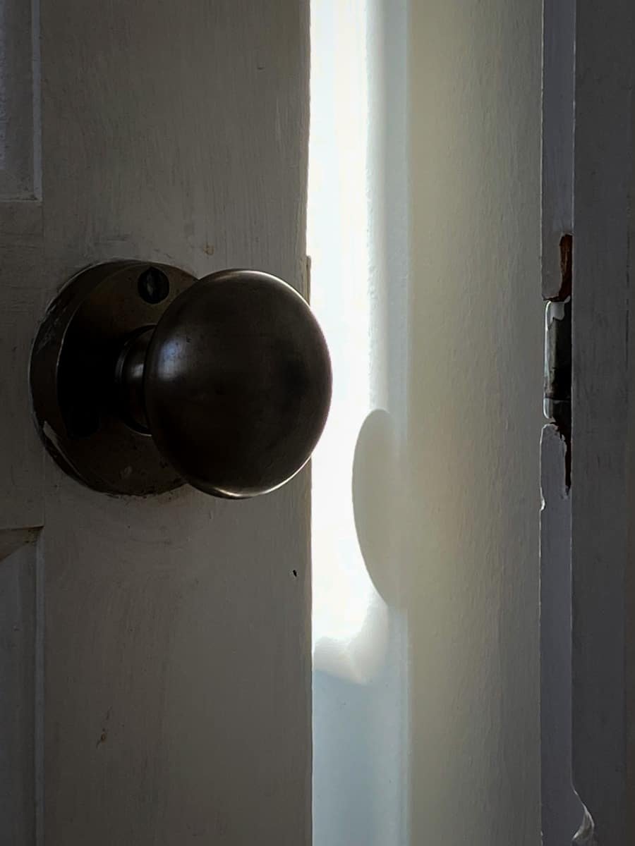 Photo "Can My Security System Work if I Move to a New House?"