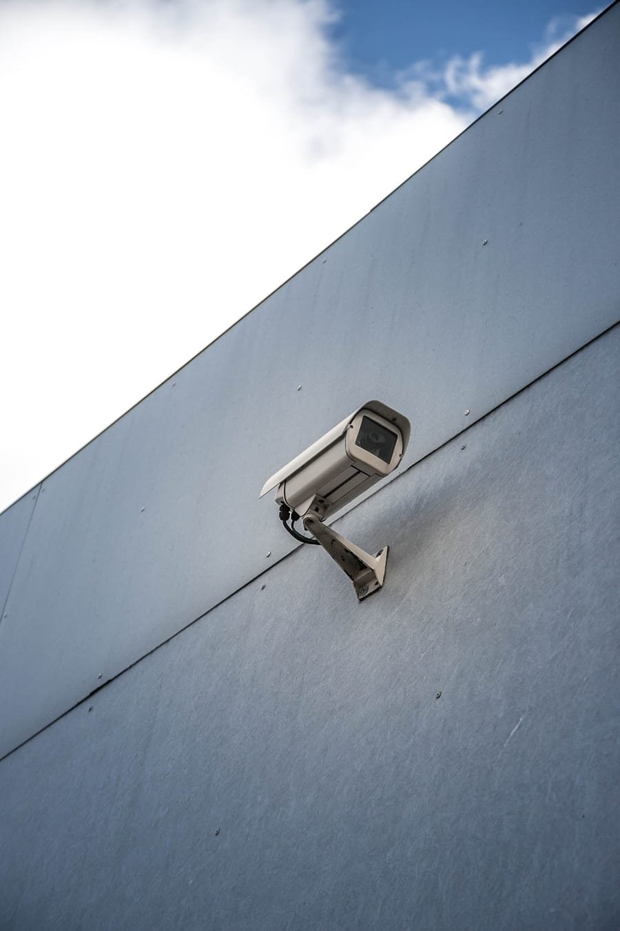 Photo "Can Home Security Devices Send Alerts to Local Law Enforcement?"