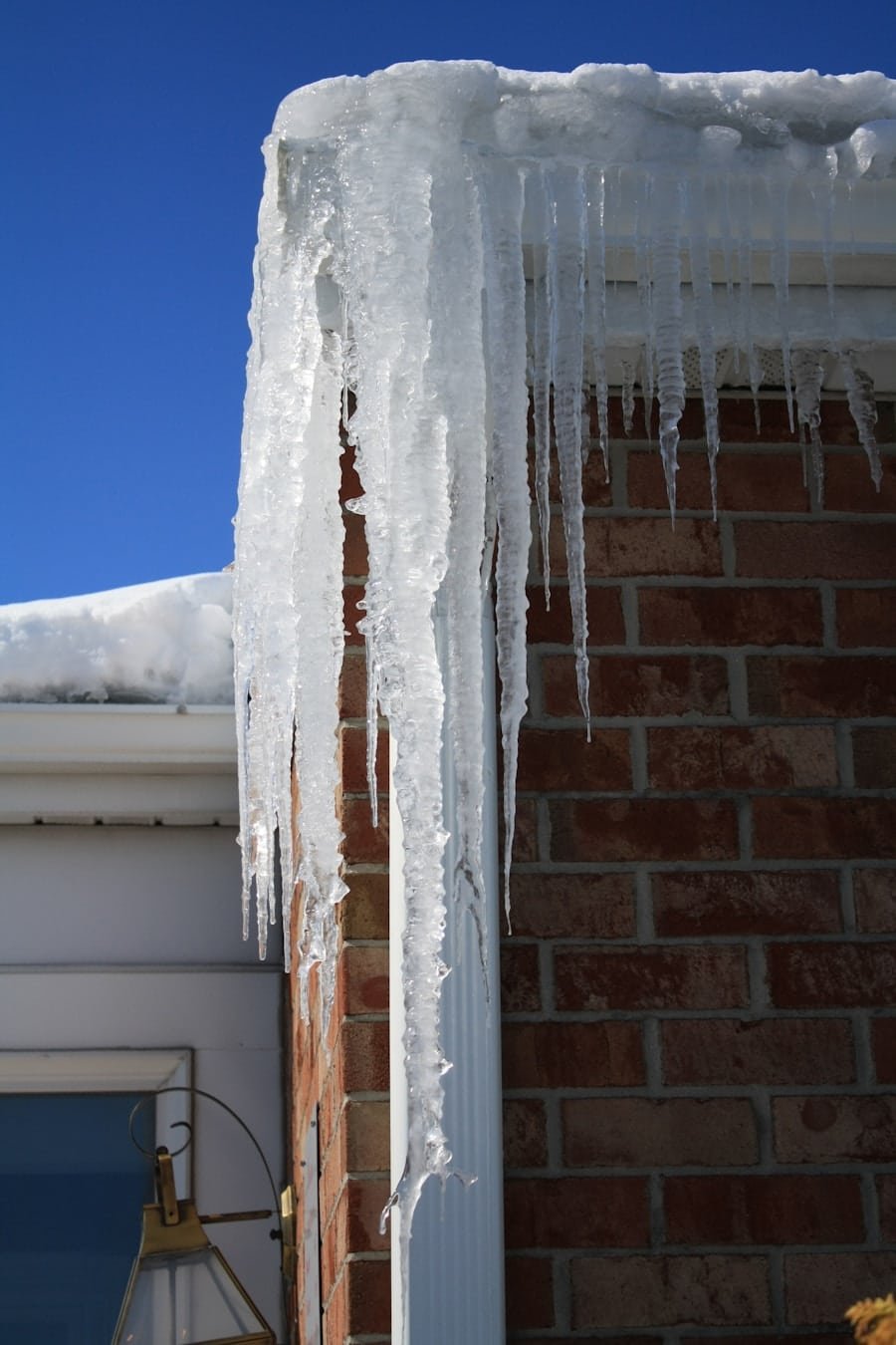 Photo "Can Home Security Devices Work in Extreme Temperatures?"