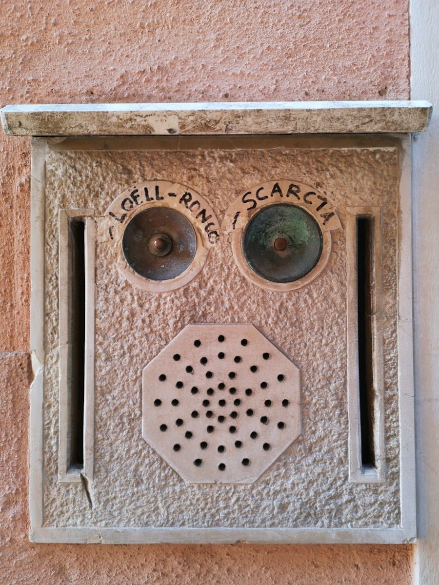 Photo "Can I upgrade the home security system device with individual components later?"
